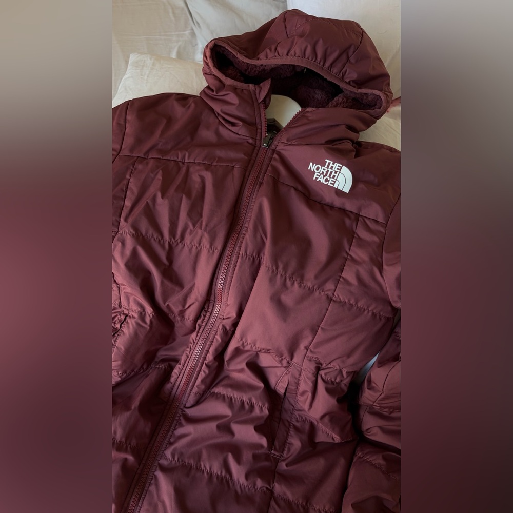 The North Face Girl’s Puffer Jacket in Rust/Burgundy - Picture 7 of 12
